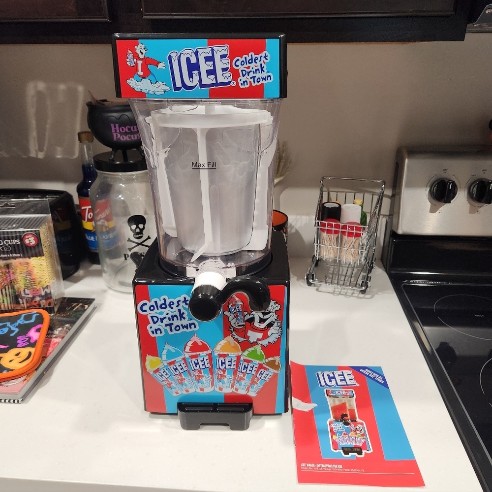 Ice Kids Toy Slush Machine icee Red & Blue